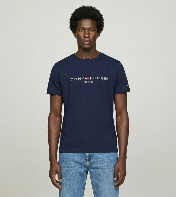 تيشيرت بطبعة شعار وكم قصير