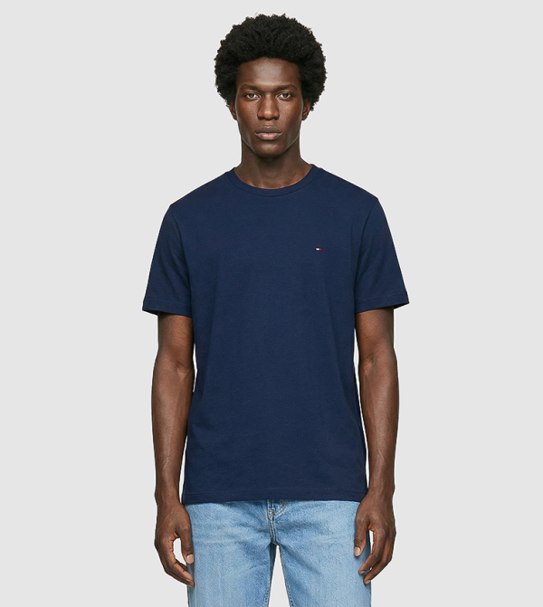 تيشيرت بكم قصير بتفصيل شعار