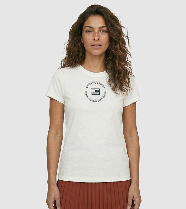 تيشيرت كم قصير بطبعة شعار