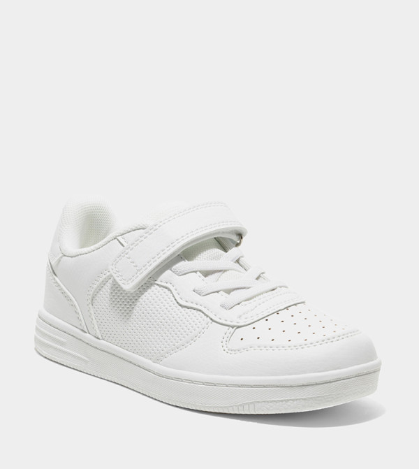 سنيكرز برقبة قصيرة وحزام فيلكرو 