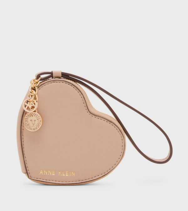 محفظة بنقشة على شكل قلب