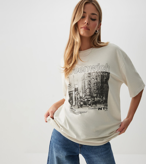 تيشيرت أوفرسايز بطبعة كم قصير 