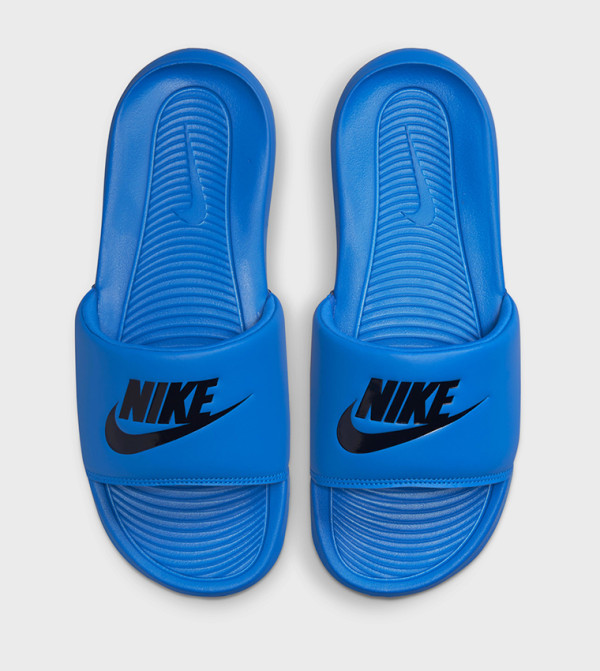 VICTORI ONE Logo Detail Slides