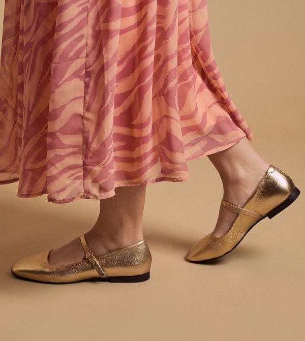 حذاء ماري جينز جلد طبيعي بمقدمة مربعة 