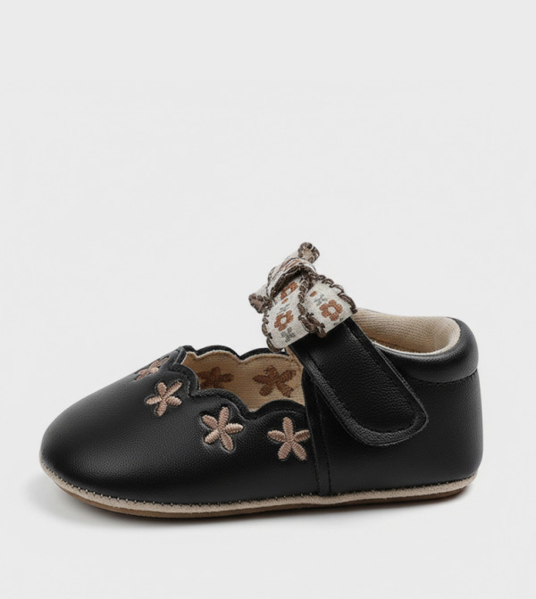 VINTAGE Embroidered Mary Janes