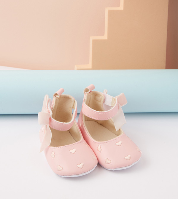 حذاء مسطح مطرز 