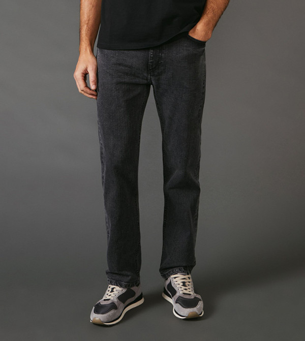 جينز مرن بقصة مستقيمة 