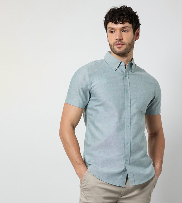 Solid Short Sleeves Button-Down Collar Oxford Shirt