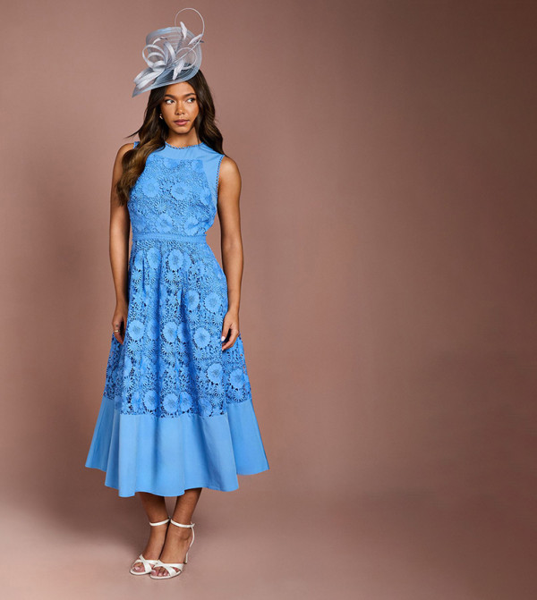 فستان ميدي دانتيل بدون كم