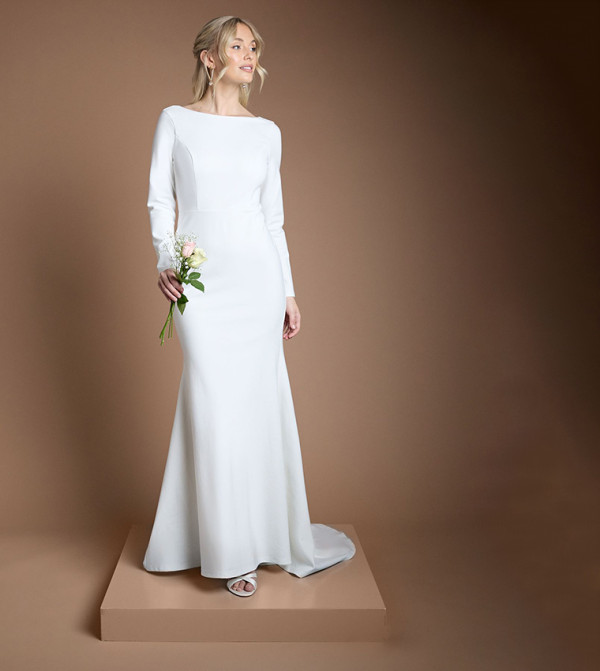 فستان سهرة ماكسي بقبة عريضة وحافة طويلة