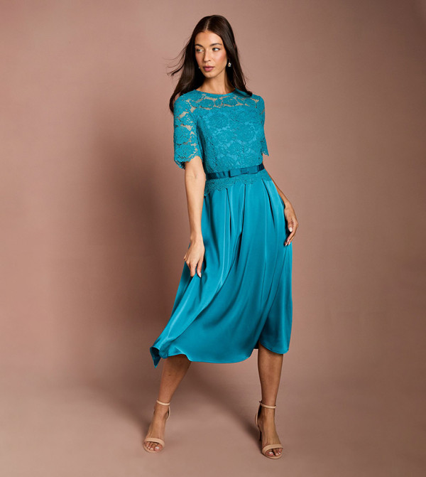 فستان ميدي دانتيل وكريب 