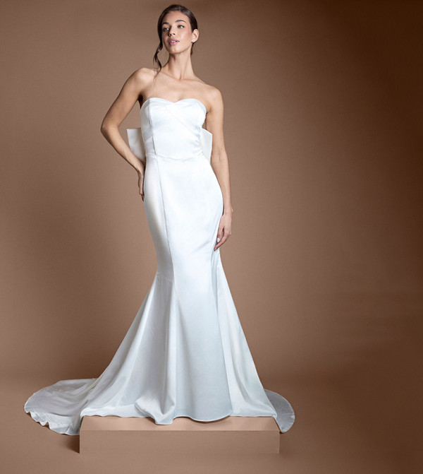 فستان زفاف بونتيه بذيل سمكة مع عقدة كبيرة