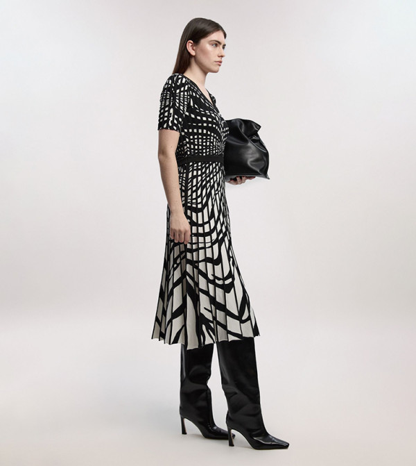 Zebra Jacquard Knit Full Skirted Short Sleeves Midi Dress