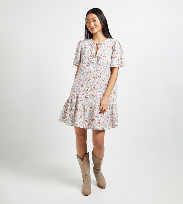 فستان ميني برباط أمامي بطبعة للمقاسات الصغيرة