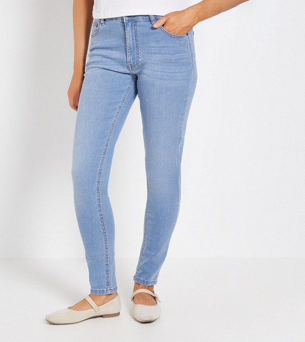 بنطلون جينز ضيق