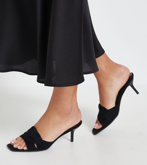 صندل شامواه صناعي بكعب قصير