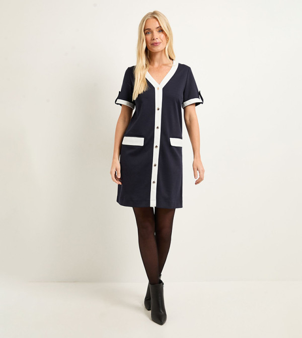 فستان قصير بقصة مستقيمة بأزرار للمقاسات الصغيرة