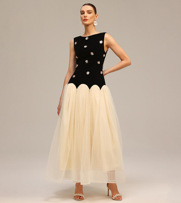 فستان سهرة ماكسي بدون كم مزين بالترتر 