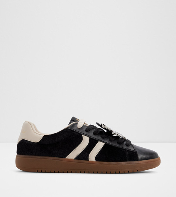 CHIC 2 Round Toe Lace-Up Sneakers