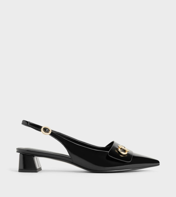 حذاء كعب بسلسلة ومقدمة مدببة ونقشة بارزة 