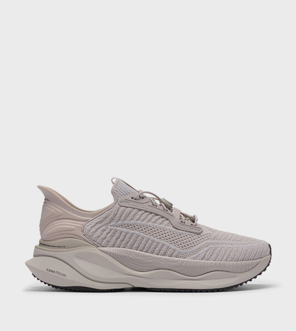 PACE RISE Runner Sneakers