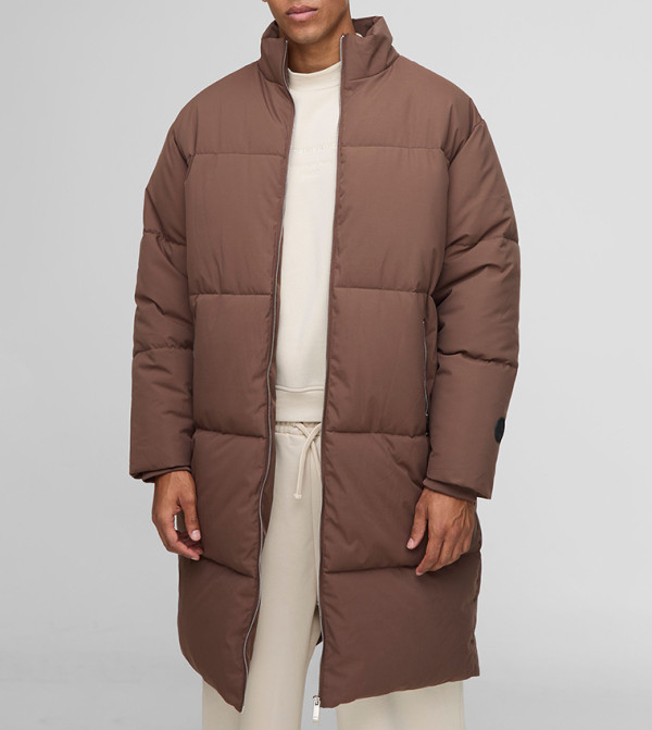 جاكيت بياقة عالية 