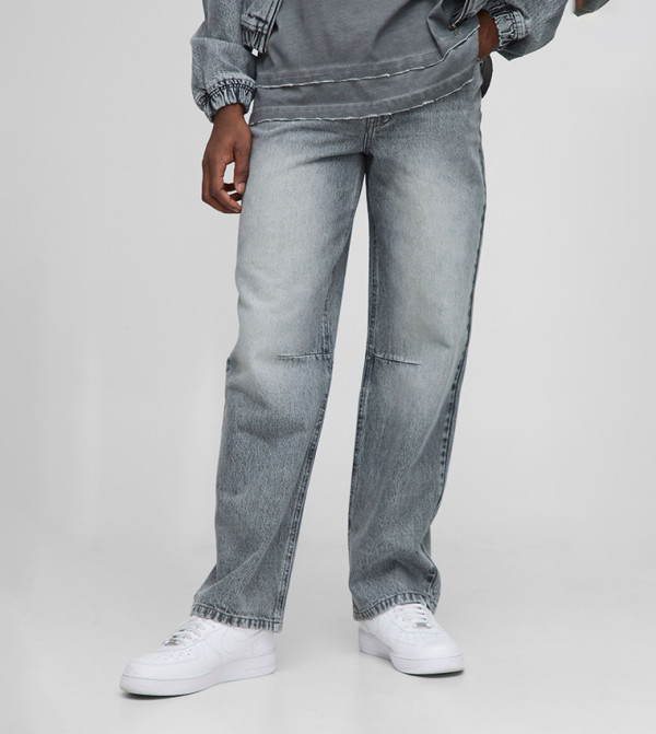 Washed Knee Dart Relaxed Fit Jeans