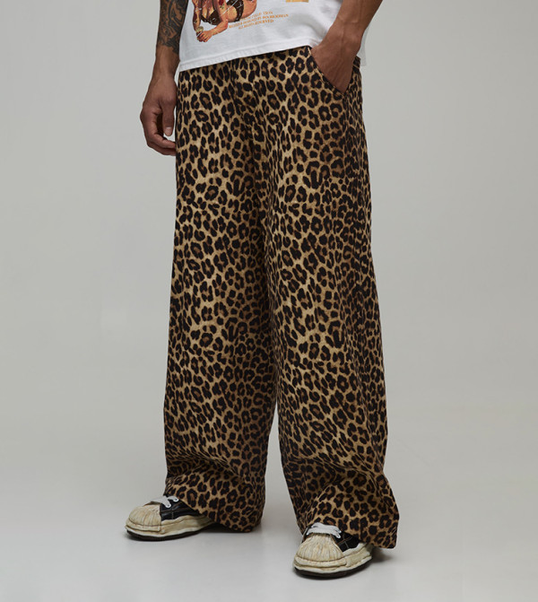 بنطلون بقصة واسعة جدًا بطبعة حيوان