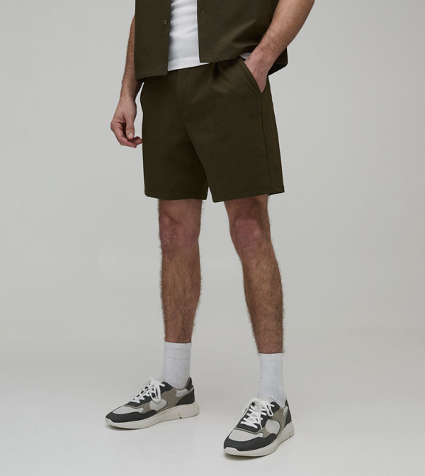 Mid Rise Slim Fit Technical Shorts