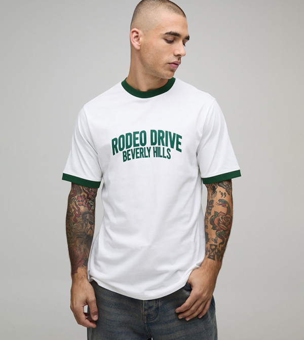 تيشيرت بكم قصير بطبعة شعار