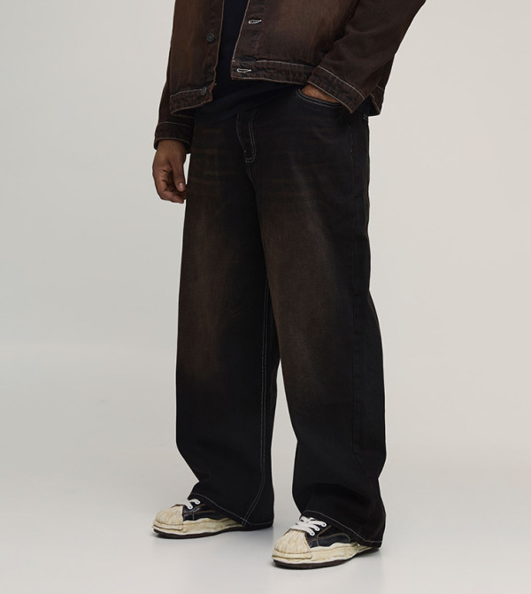 بنطلون جينز بقصة مريحة 