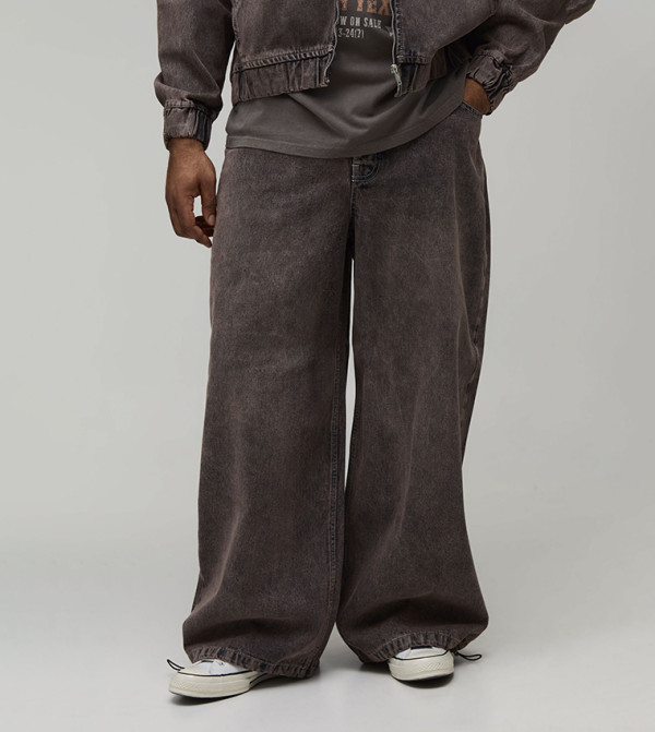 Washed Parachute Fit Jeans