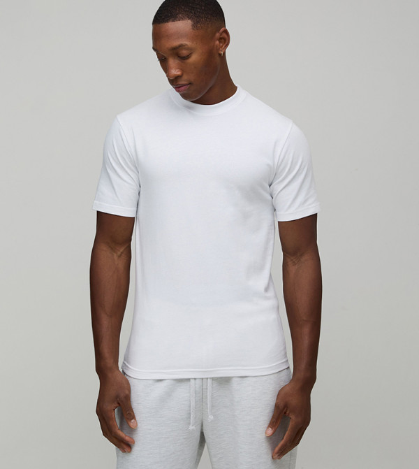 تيشيرت سادة بقصة لإبراز العضلات