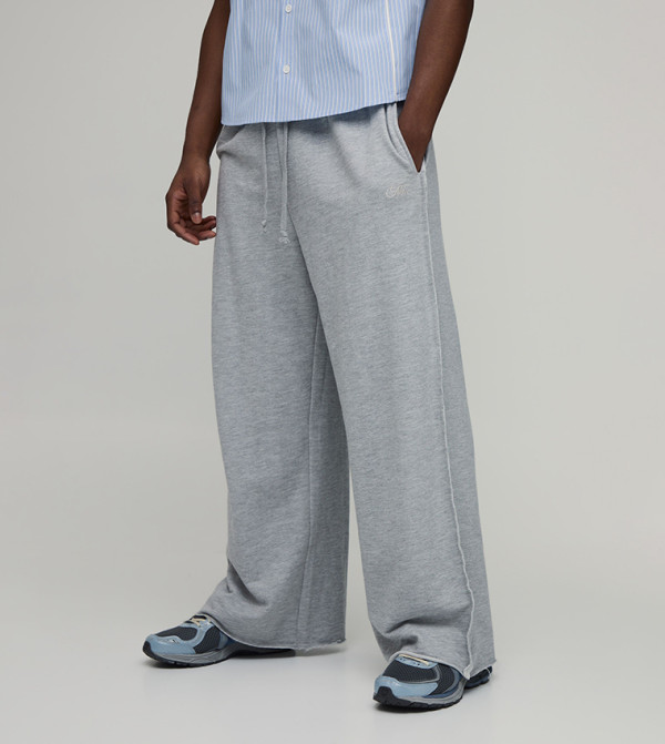 بنطلون  رياضة مطرز واسع 