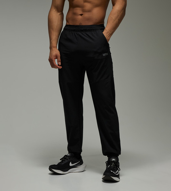 Man Active Perforated Regular Fit Cuffed Joggers
