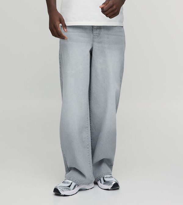 Washed Mid Rise Baggy Fit Jeans
