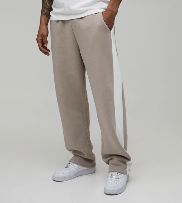 بنطال رياضة بقصة مستقيمة