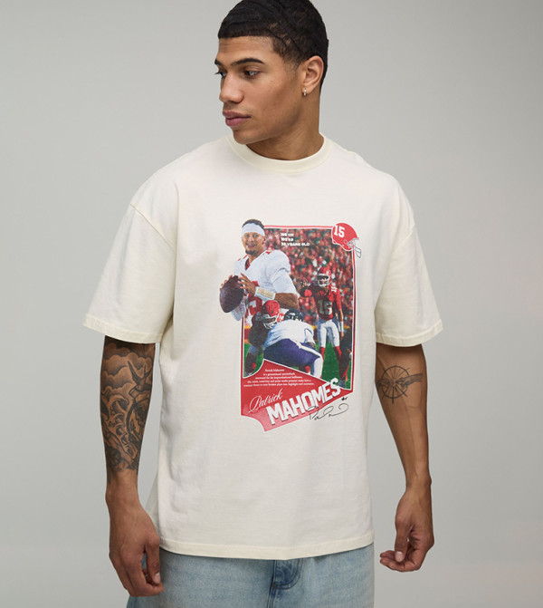 تيشيرت اوفرسايز بطبعة باتريك ماهومز