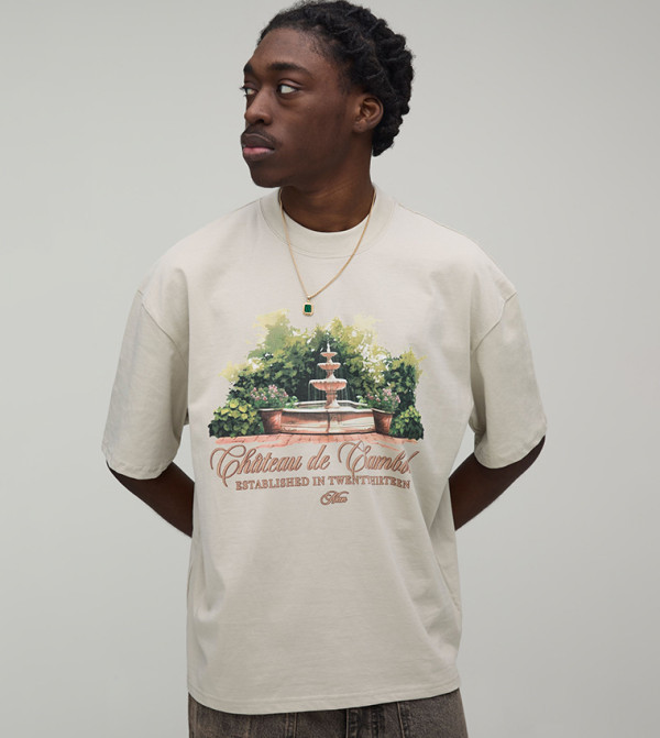 تيشيرت اوفرسايز بقبة واسعة بطبعة منظر طبيعي