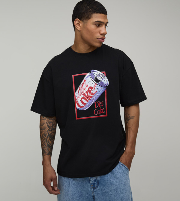 تيشيرت اوفرسايز بطبعة دايت كوك كريسبي مرخصة 