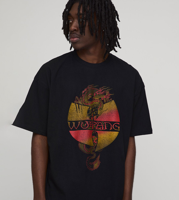 تيشيرت واسع بطبعة وو تانغ