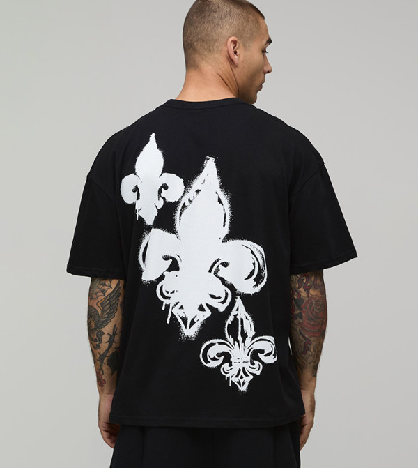 تيشيرت اوفرسايز بطبعة جرافيتي