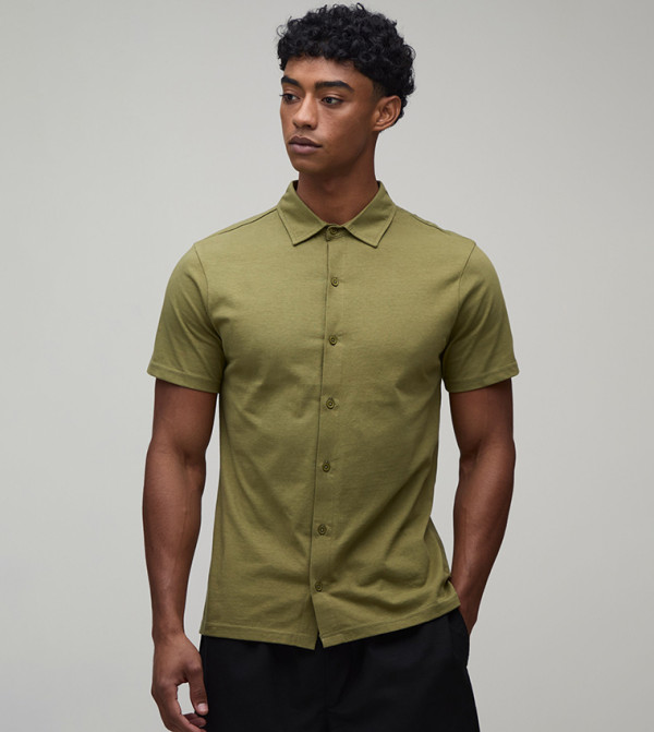 Solid Slim Fit Short Sleeves Shirt