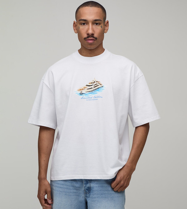 تيشيرت أوفرسايز بطبعة