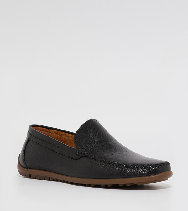 ARTHUR Textured Slip-On Loafers