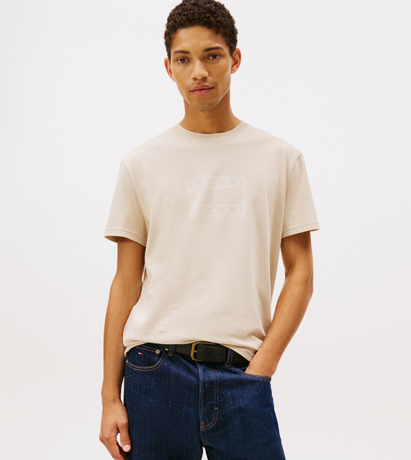 تيشيرت كم قصير بطبعة شعار