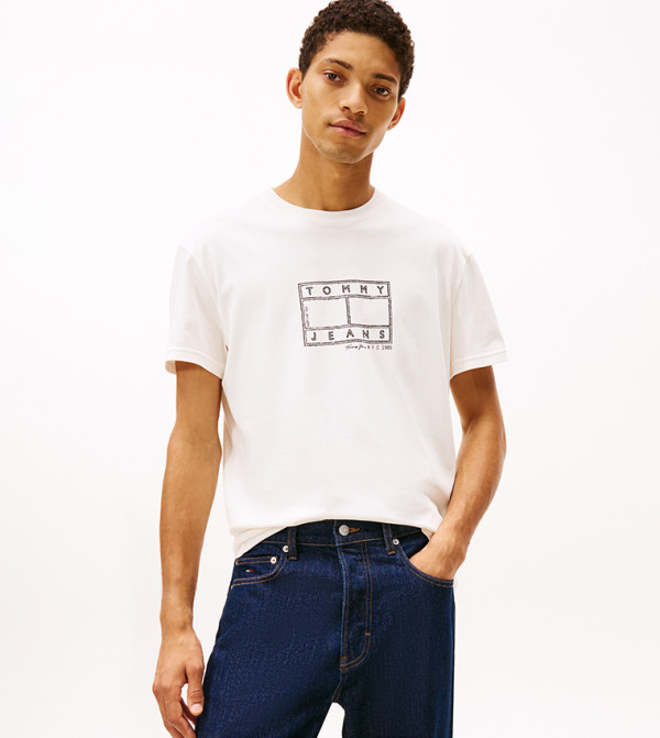 تيشيرت بقبة مستديرة بطبعة شعار