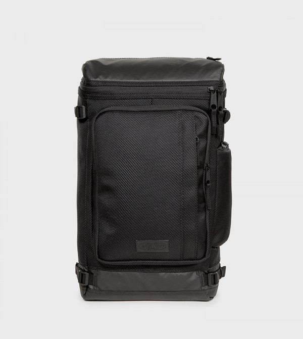 حقيبة ظهر بشعار العلامة التجارية 