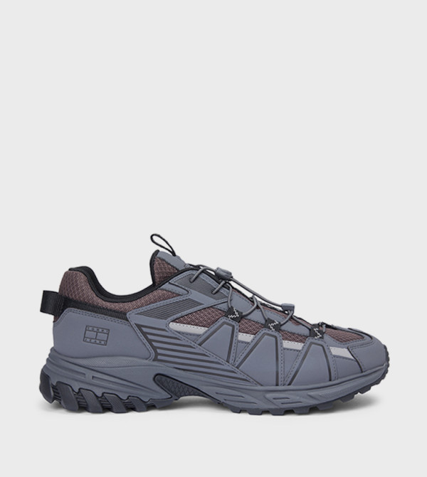 Round Toe Runner Sneakers