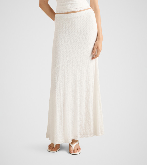 تنورة ماكسي دانتيل